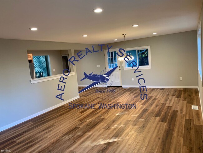 Foto del edificio - 6 br, 3 bath House - 2410 E 61st Ave 2 fam...