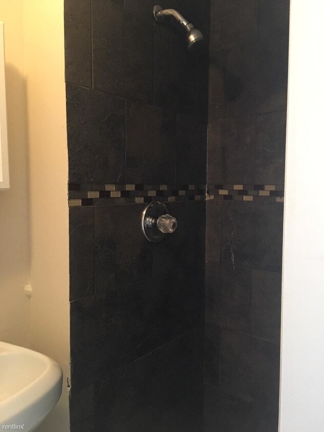 Primary Photo - 3 br, 2 bath Apartment - 250 Keer Ave