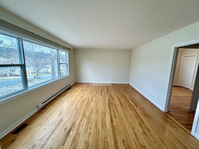 Photo du bâtiment - 169 University Ave