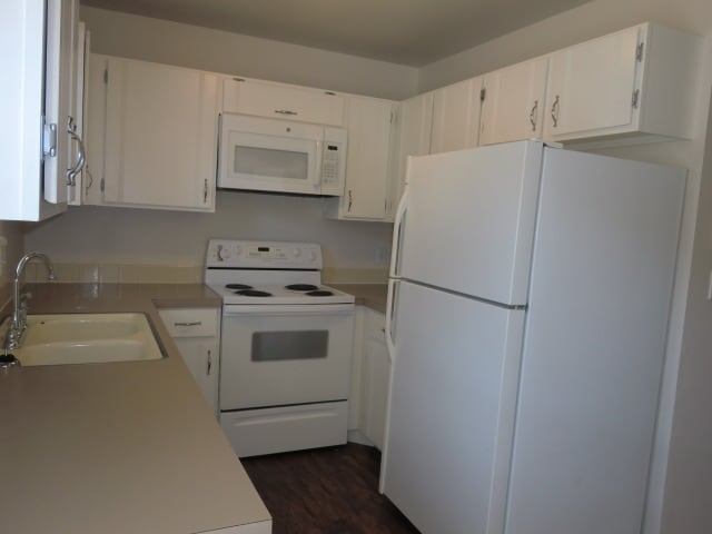 Building Photo - 3200 Azalea Dr