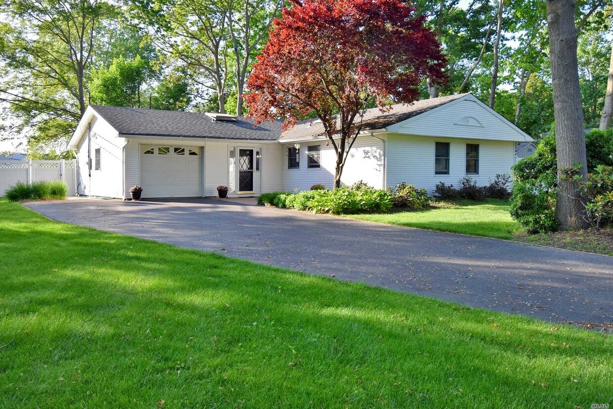 Primary Photo - 3 Buxmont Ln