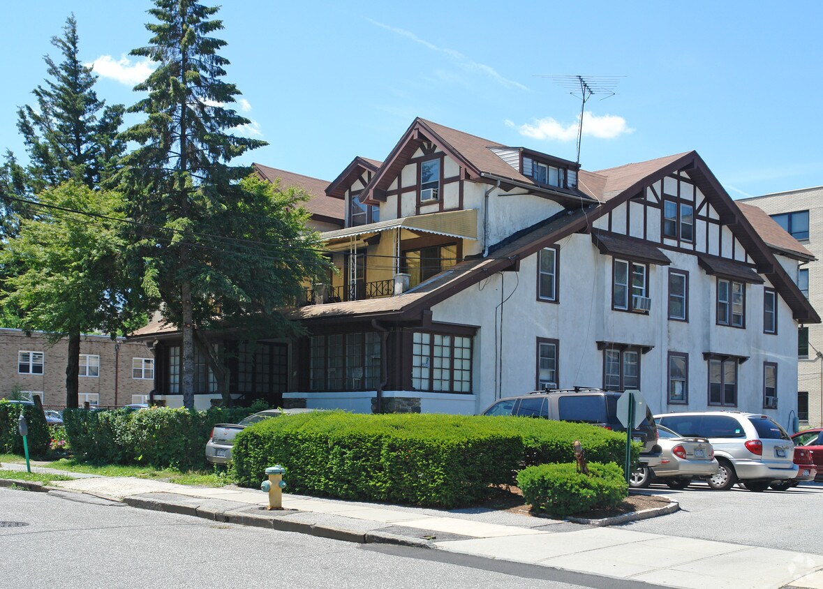 Primary Photo - 55 Waller Ave