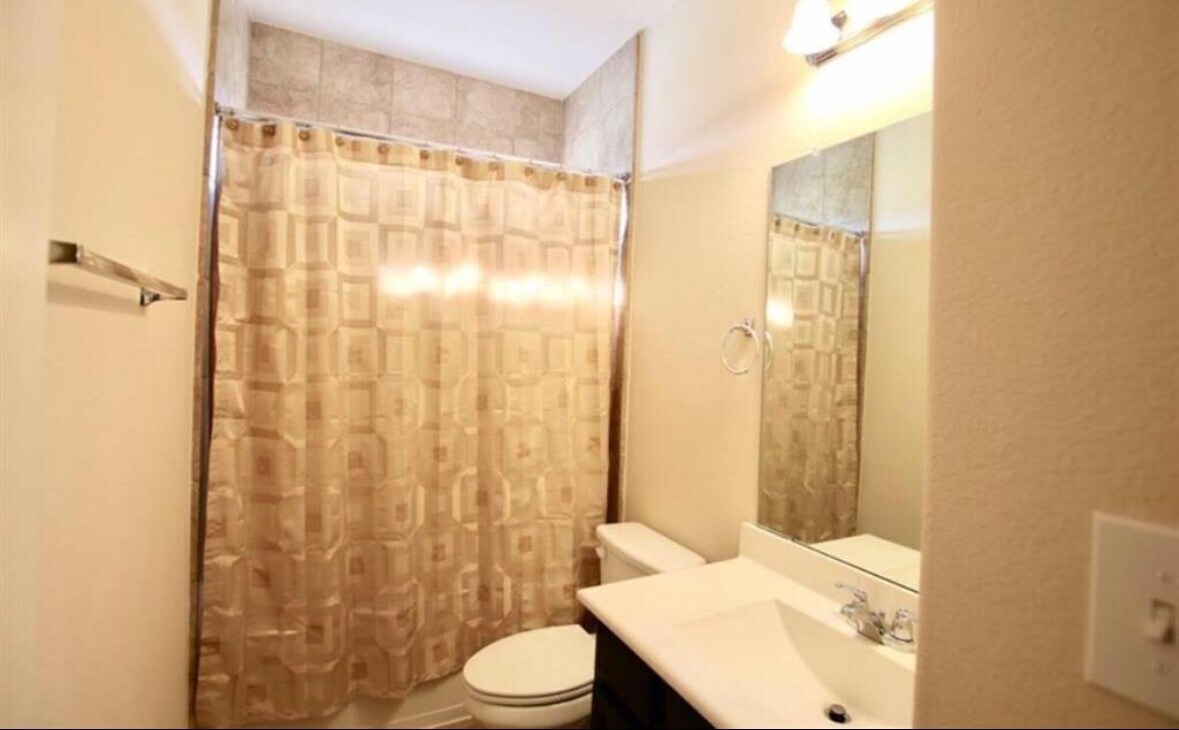 Foto del edificio - 2227 Leonetti Ln