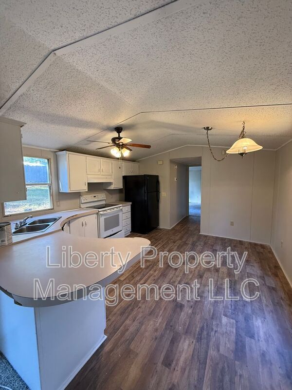 Foto del edificio - 144 New Hope Cir