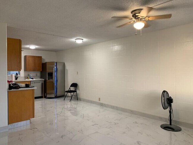 Building Photo - 2 Bedroom close to Waipahu Town Center
