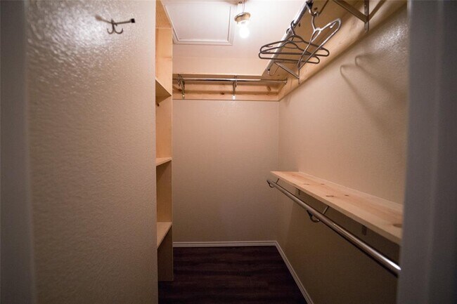 Foto del edificio - 6403 Garden Canyon Dr