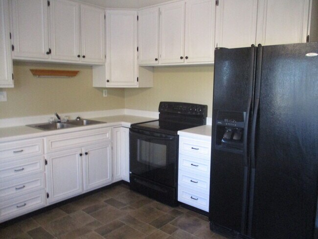 Building Photo - Springboro 3 Bed Tri-Level