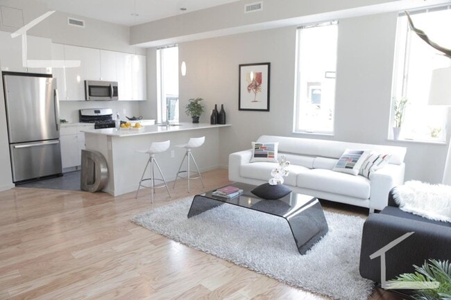 Luxury Allston 4-bed+2.5-bath+2-parking - Luxury Allston 4-bed+2.5-bath+2-parking Townhome