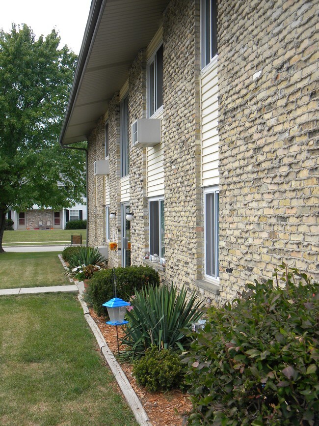 Building Photo - 862-888 Wheelock Ave