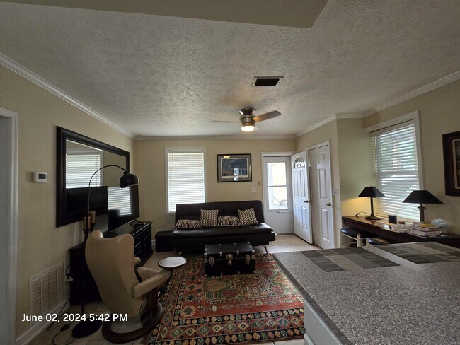 Foto del edificio - 1200 Clay Ave