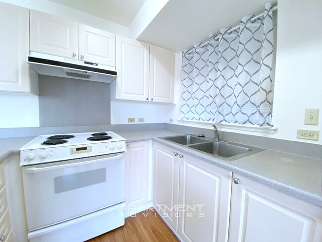 Building Photo - BEAUTIFUL NEIGHBORHOOD! COMFORTABLE TWO LE...