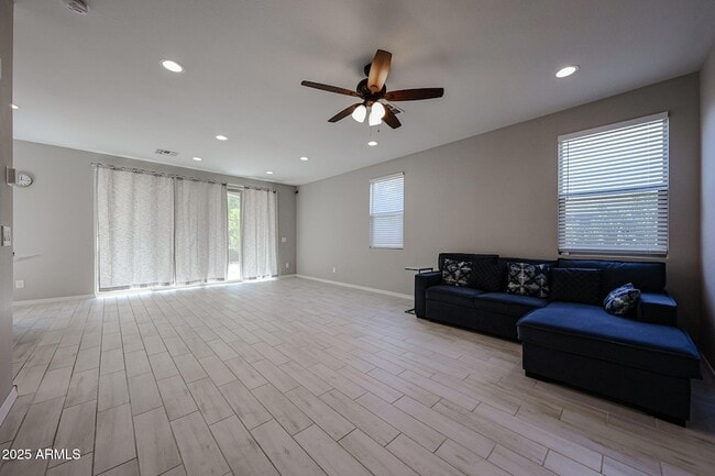 Building Photo - 3813 E Branham Ln