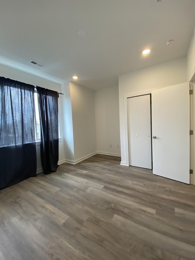 Building Photo - 667 N 52nd St