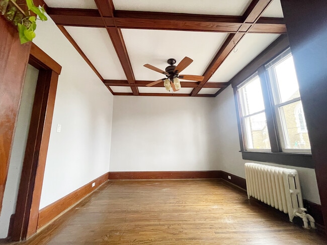 Building Photo - Stunning Historic Suite!