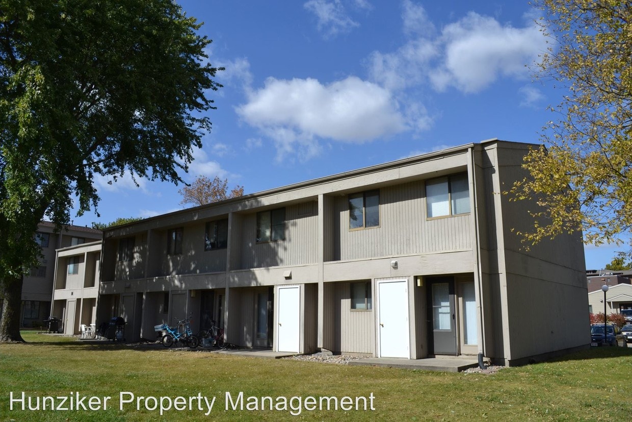 Primary Photo - 211 S Sheldon Ave