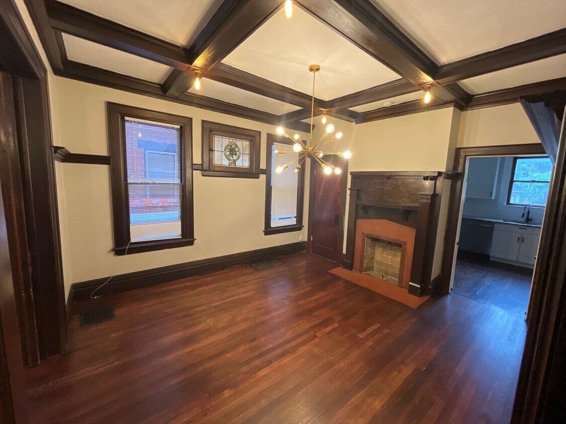 Foto principal - 1702-1704 Bryden Rd
