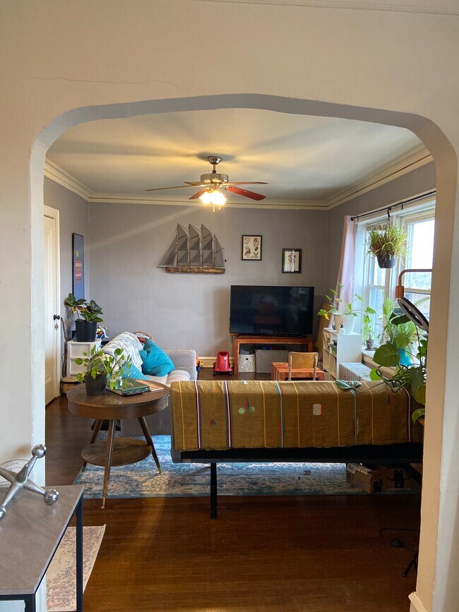 Foto del edificio - 5421 W Montrose Ave
