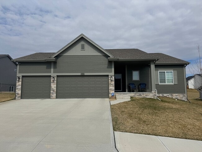 Building Photo - 1914 Hummingbird Dr