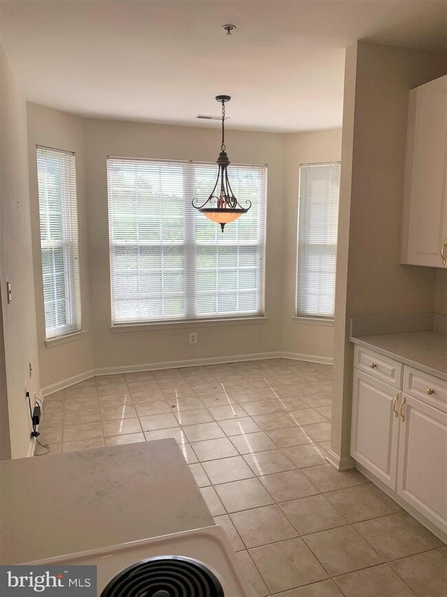 Building Photo - 400 Symphony Cir