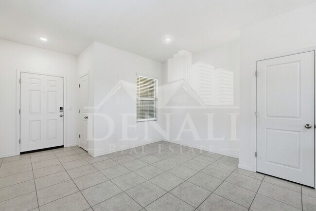 Building Photo - 10941 N 165th Ave