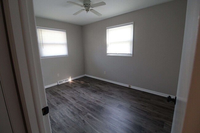Building Photo - 4520 Yale Dr