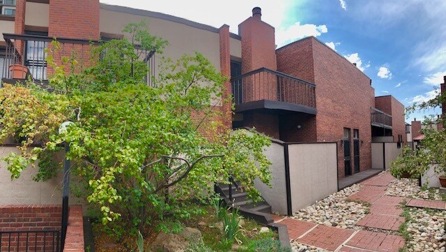 Front entrance - 899 N Pearl St