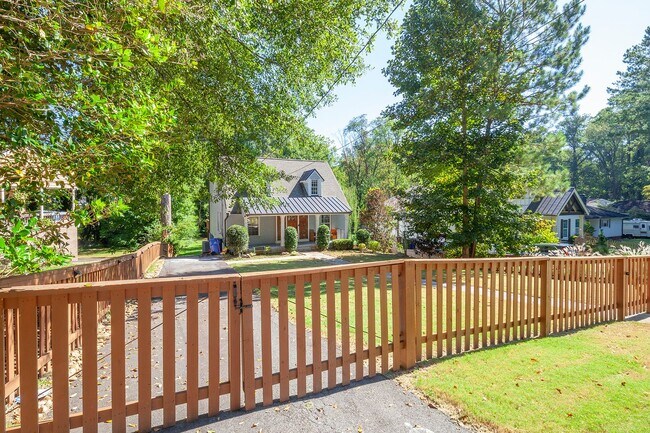Foto del edificio - Gorgeous 4/3.5 w/ Bedroom on Main & Large,...