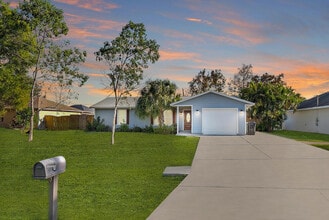 Building Photo - 549 NW Salina Terrace