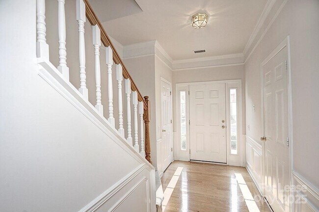 Foto del edificio - 5308 Dockery Dr