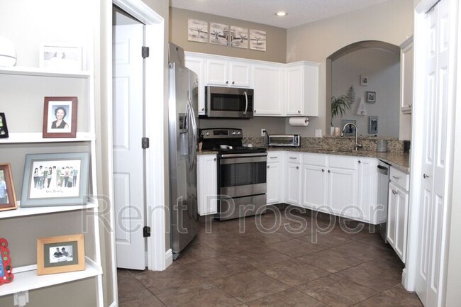 Building Photo - 404 Espana Ct