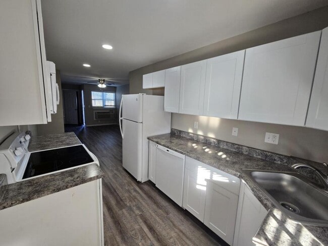 Building Photo - 1334 Coffee St