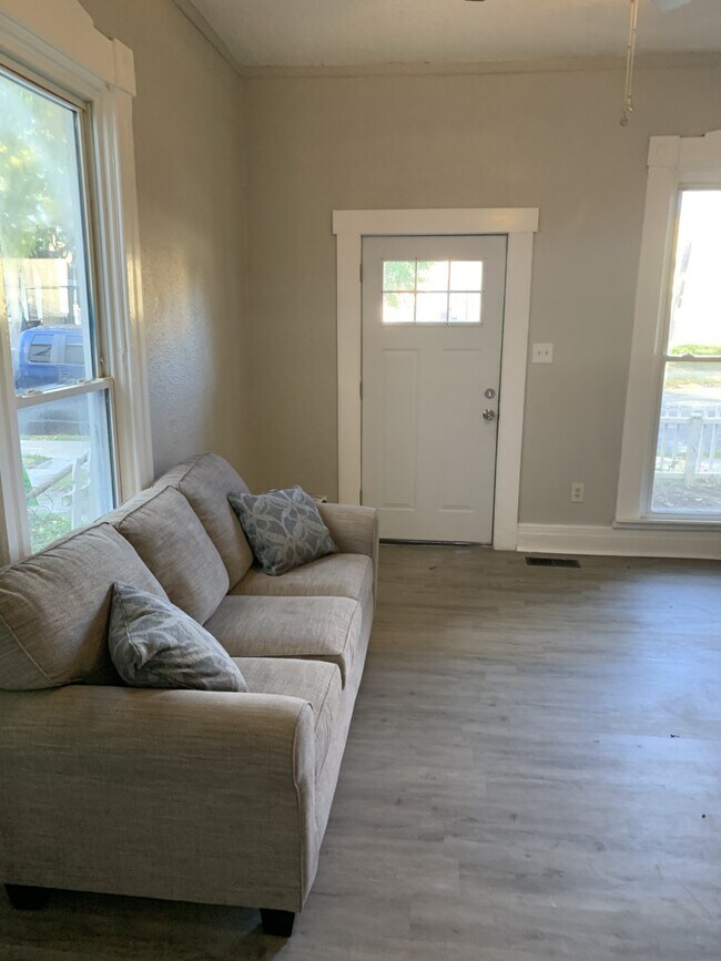 Building Photo - 84 Vine St