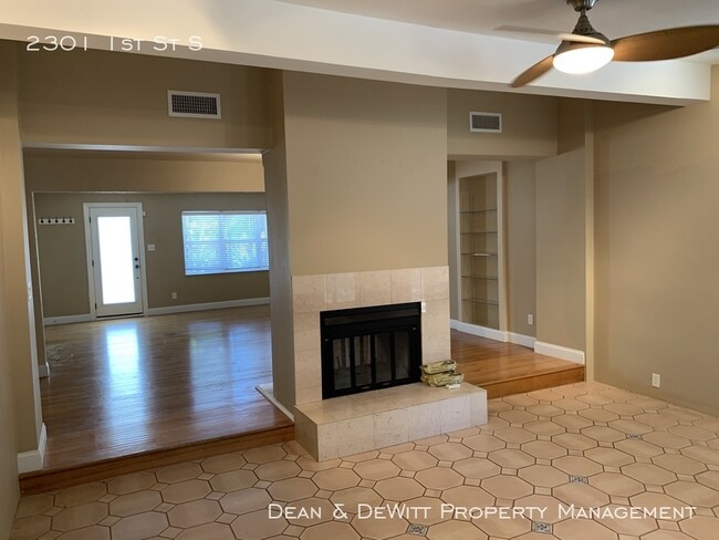 Building Photo - Beautiful Old SE Home – Heated Pool!