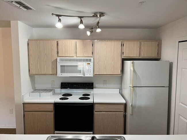 Foto del edificio - 2 Bedroom bath condo near Universal..