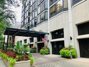 Building Photo - 50 E Bellevue Pl