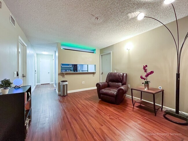 Foto del edificio - Beautiful 4/4 Condo in University Terrace