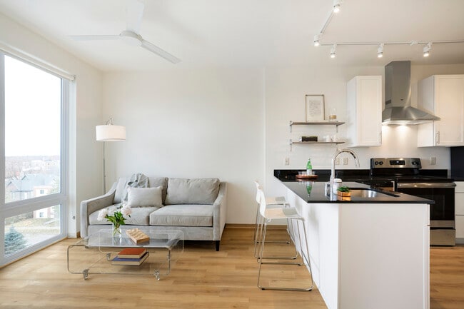 Building Photo - Lyndy Apartments