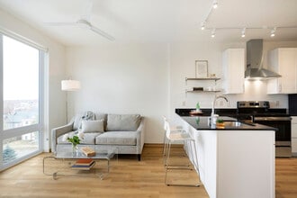 Building Photo - Lyndy Apartments