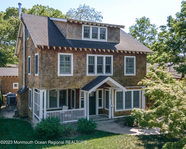 Building Photo - 565 Monmouth Ave