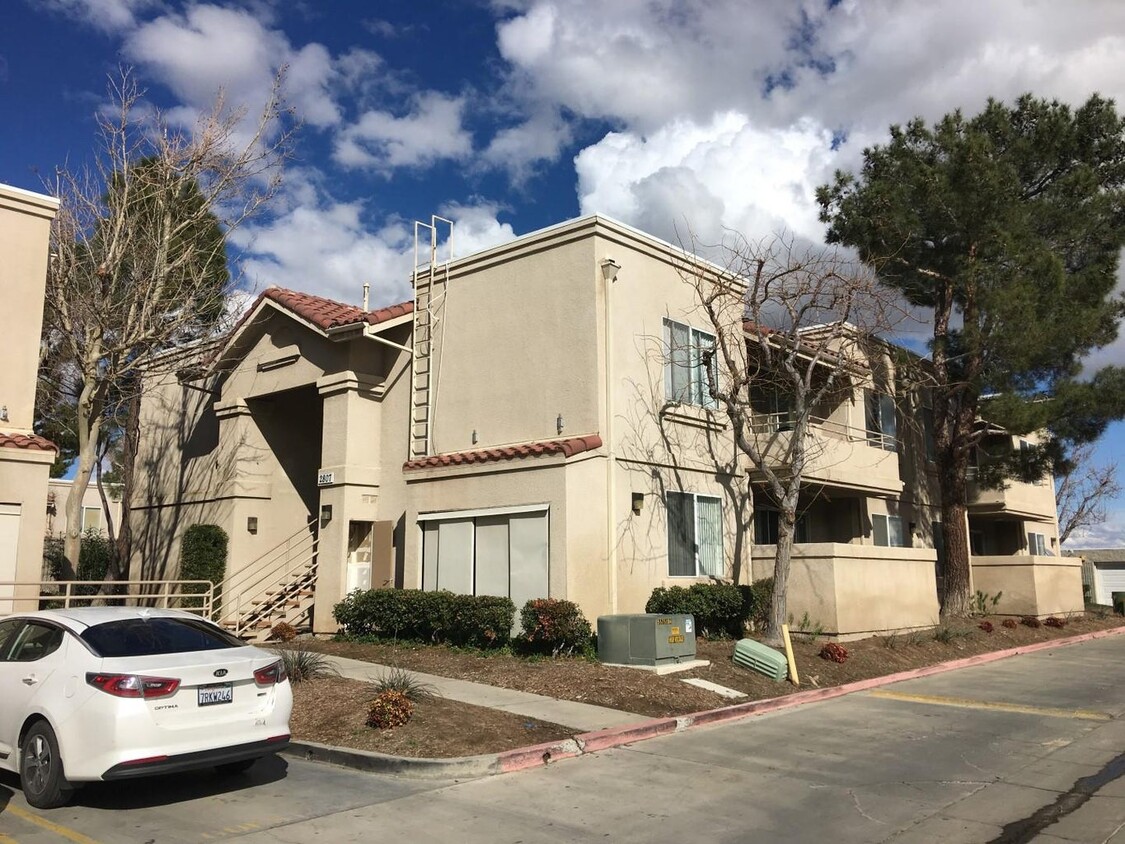 Primary Photo - 2807 W Avenue K12