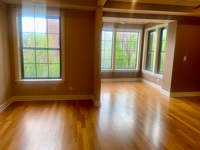 Foto del edificio - 1363 E 64th St