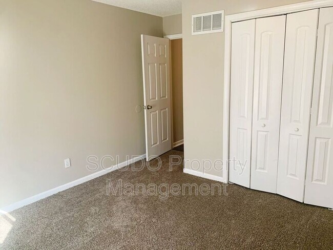 Building Photo - 18910 Manor Dr