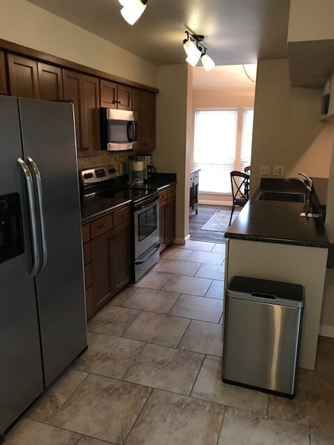 Building Photo - 2 Bedroom Townhome with pool and fitness center