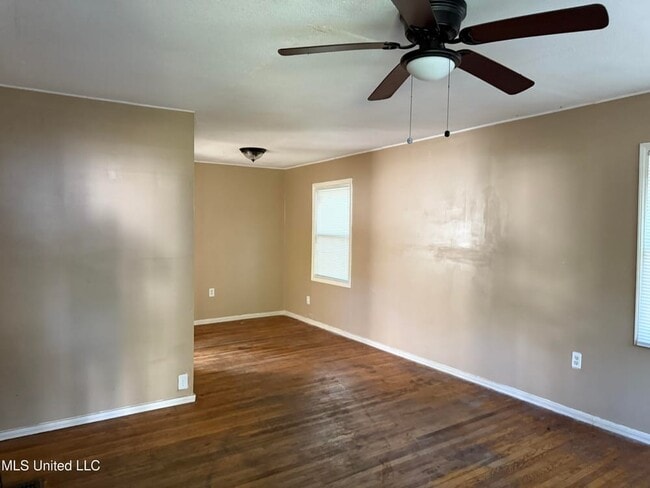 Building Photo - 2609 Brookwood Dr
