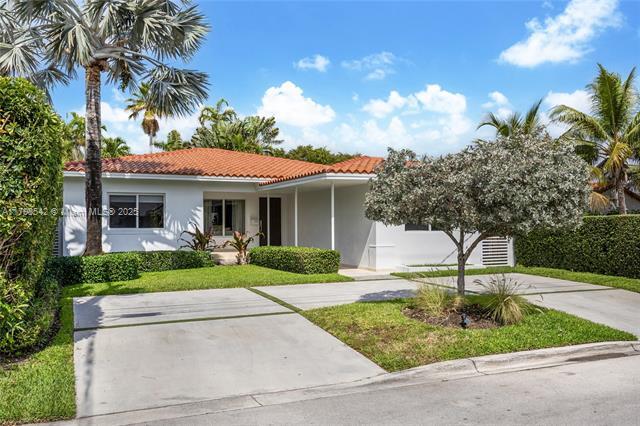 Foto principal - 8950 Byron Ave