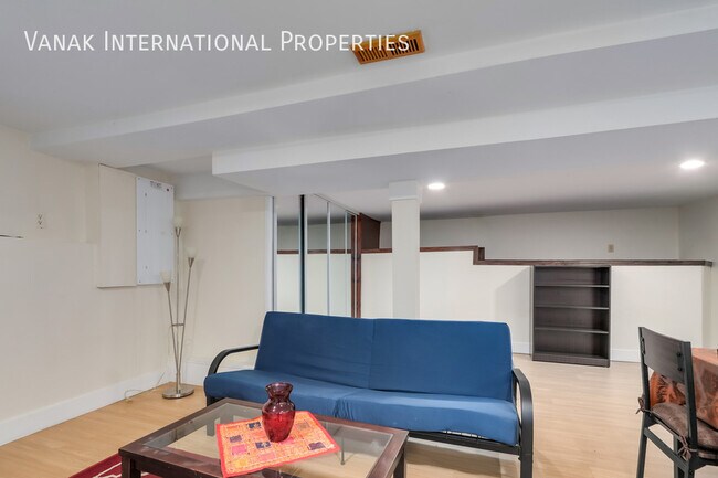 Photo du bâtiment - Furnished  Studio Northvan