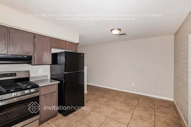 Foto del edificio - 17043 N 15th Ave