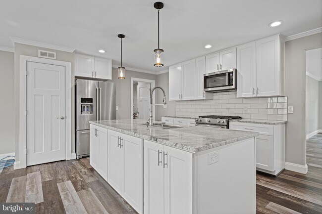Foto del edificio - 14 Woodland Dr