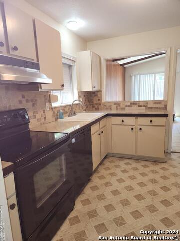 Kitchen - 7713 Village Oak Dr