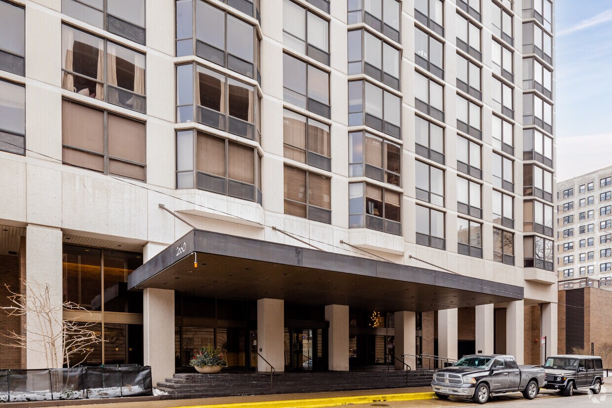 Entrance - 2650 N Lakeview Ave
